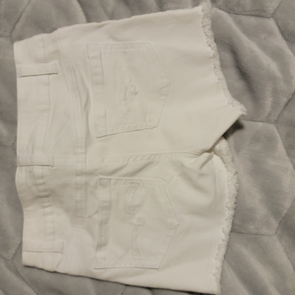Shorts - Picture 3 of 4